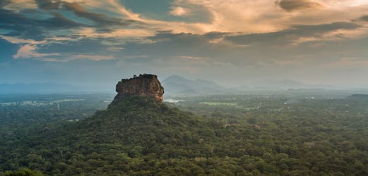 Visite du rocher de Sigiriya et du temple de la grotte de Dambulla au départ de Kandy